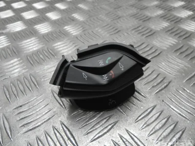 Ford AM5T-14K147-DB / AM5T14K147DB FOCUS III 2012 Bouton multifonction pour volant - Image 1
