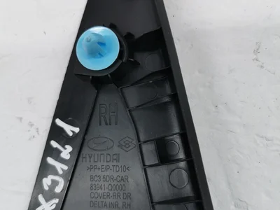 Hyundai 83940Q00004X i20 III (BC3, BI3) 2022 Décoration de cadre de verre porte - Image 1