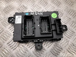 Polestar 8893704364 4 2025 Caja de fusibles