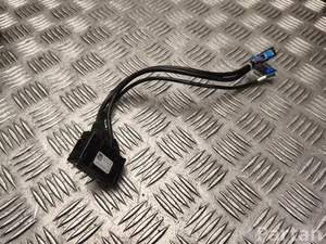 Mercedes-Benz A 297 820 28 01 / A2978202801 EQE SUV (X294) 2023 Périphérique d'entrée USB