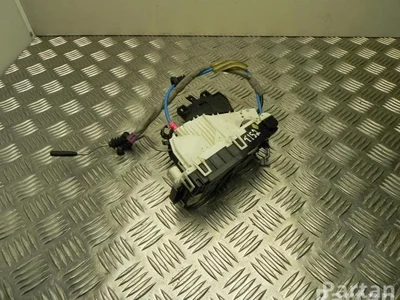 Mercedes-Benz A 099 730 60 00 / A0997306000 CLA Coupe (C117) 2015 Serrure de porte Right Rear - Image 1