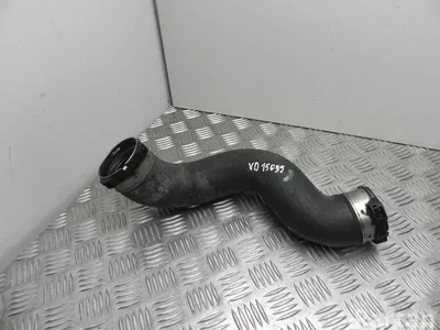 Mercedes-Benz A 204 528 2982 / A2045282982 E-CLASS (W212) 2012 Prise d'air / Conduit d'air d'admission - Image 1