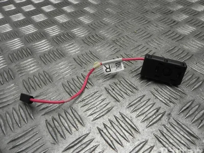 Tesla 1509421-00-B / 150942100B Model Y 2022 Amplificateur d'antenne - Image 1