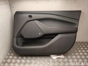 Ford USA LJ8B-R23902 / LJ8BR23902 Mustang Mach-E 2022 Tapicerka drzwi z prawej z przodu