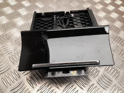 Škoda 3V1 863 071 B/C, 3V0 858 169 B / 3V1863071BC, 3V0858169B SUPERB III Estate (3V5) 2019 Cendrier - Image 1