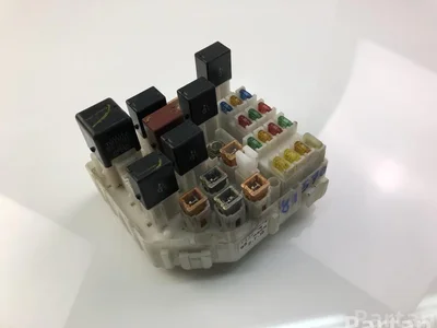 Toyota 952.F.18 / 952F18 COROLLA (_E12_) 2005 Skrzynka bezpieczników - Obraz 1