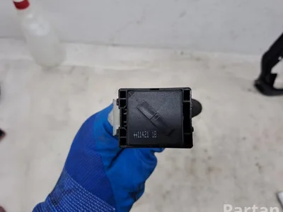 BMW 8380420 5 Touring (F11) 2012 Relais - Image 1