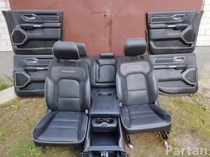 RAM 1500 CLASSIC Crew Cab Pickup (DS) 2020 Sitze komplett Türverkleidung Armlehne 