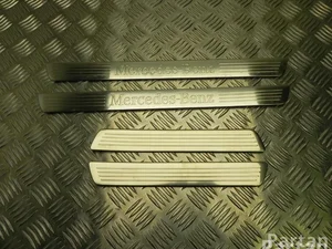 Mercedes-Benz A 166 686 04 36, A 166 686 19 36 / A1666860436, A1666861936 M-CLASS (W166) 2014 Garniture de seuil 