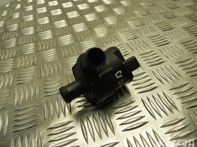 Audi 5G0 965 561, 5G0 965 567 / 5G0965561, 5G0965567 A3 (8V1, 8VK) 2015 Pompe à eau supplémentaire - Image 1