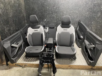 Dacia BIGSTER 2025 Sitze komplett Türverkleidung Armlehne  - Bild 1