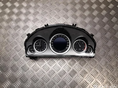 Mercedes-Benz A2129004113 E-CLASS Coupe (C207) 2011 Tableau de bord km/h - Image 1