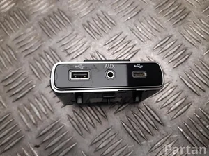 Alfa Romeo 35237330 GIULIA (952_) 2024 Périphérique d'entrée AUX USB