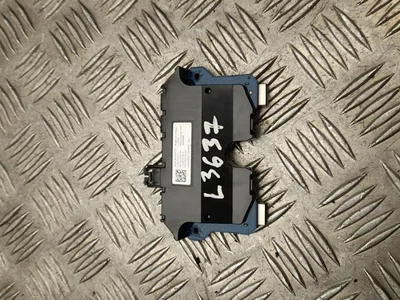 Tesla 1102033-00-A / 110203300A MODEL 3 2019 Périphérique d'entrée - Image 1