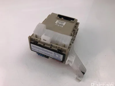 Toyota 82730-0F320 / 827300F320 VERSO (_R2_) 2012 Boîte à fusibles - Image 1