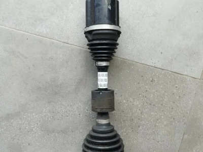 Gebrauchtes Original BMW 5A44AB7 1 (F70) 2025 Antriebswelle vorne links - Bild 1