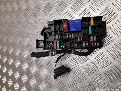 BMW 8720724 IX 1 2023 Boîte à fusibles - Image 1