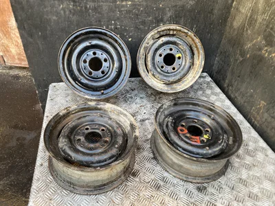 Mercedes-Benz A1104001102 W110 200D 1965 Roues en acier R13 EJ 5.0 - Image 1