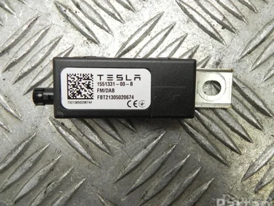 Tesla 1551331-00-B / 155133100B Model Y 2022 Amplificateur d'antenne - Image 1