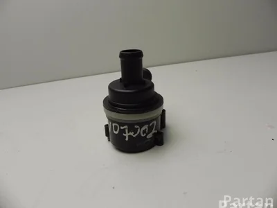 Volkswagen 6R0 965 561 A / 6R0965561A POLO (6R, 6C) 2012 Pompe à eau supplémentaire - Image 1