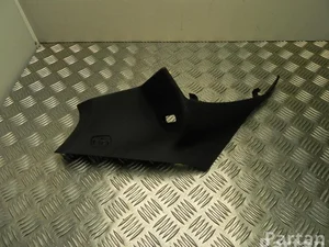 Mercedes-Benz A 117 690 25 25 / A1176902525 CLA Coupe (C117) 2014 Cubierta, Soporte -C (al lado de puertas traseras)