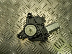 Mercedes-Benz C17543-100 / C17543100 C-CLASS (W205) 2015 Moteur de lève-vitre Right Rear