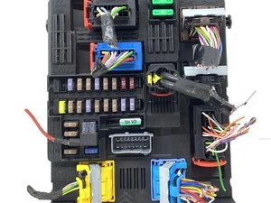 Peugeot 9832881080 208 II (P21) 2021 Boîte à fusibles