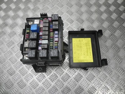 Ssangyong 82310-08B70, Y250-G01 / 8231008B70, Y250G01 REXTON (GAB_) 2007 Boîte à fusibles - Image 1