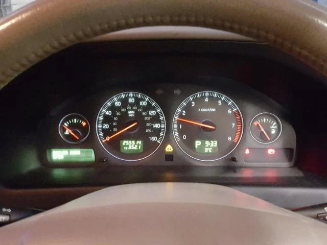 VOLVO V70 4X4 - Photo 10