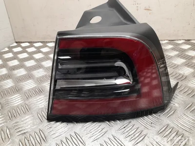 Tesla 1502087-00-D / 150208700D Model Y 2021 Feu arrière - Image 1