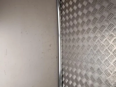 Tesla 1080746-00-F / 108074600F MODEL 3 2020 Décoration de cadre de verre porte - Image 1