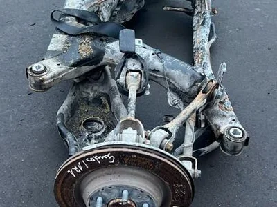 Tesla 1044575-00-B / 104457500B MODEL 3 2019 poutre d'essieu arrière - Image 1