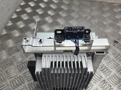 Tesla 1052322-00-B / 105232200B MODEL X 2017 Radio / CD - Image 1