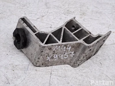 Mercedes-Benz A2055014120 C-CLASS (W205) 2015 Soporte del radiador - Imagen 1