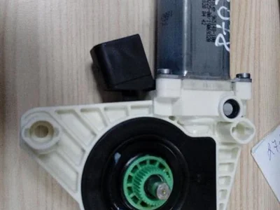 Mercedes-Benz A 207 820 04 42 / A2078200442 E-CLASS Coupe (C207) 2010 Moteur de lève-vitre Right Front - Image 1