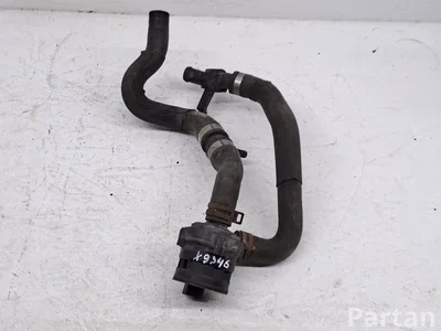 Mercedes-Benz A2118350364 C-CLASS (W205) 2015 Водяной насос - Изображение 1