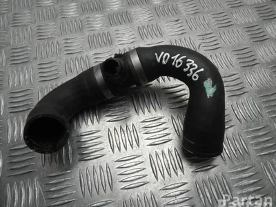 BMW 8645481 3 (F30, F80) 2013 Bride de liquide de refroidissement - Image 1