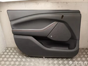 Ford USA LJ8B-R23903 / LJ8BR23903 Mustang Mach-E 2022 Tapicerka drzwi z lewej z przodu
