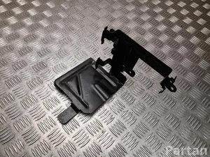 Dacia 244201947R Sandero III (DJF/BJI cross) 2022 поддона аккумулятор