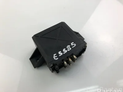 Mercedes-Benz 0025451132 VITO / MIXTO Box (W639) 2003 Relays - Image 1