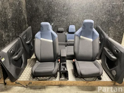Opel FRONTERA (OV24) 2026 Sitze komplett Türverkleidung Armlehne  - Bild 1