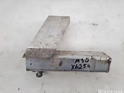 Mercedes-Benz A2056203701 C-CLASS (W205) 2015 Support pour pare-chocs - Image 1