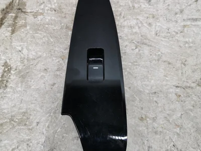 Mazda B61K685L1 3 (BM) 2018 Bouton de lève-vitre Right Rear - Image 1