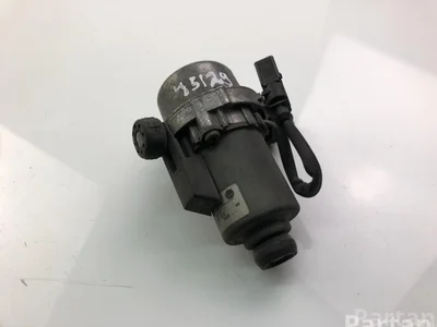 Audi 8E0927317D A8 (4H_) 2009 Pompe à vacuum - Image 1