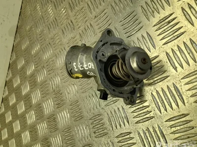 Mercedes-Benz A2732000215 R-CLASS (W251, V251) 2007 Boîtier du thermostat - Image 1