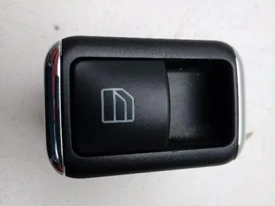 Mercedes-Benz A 204 870 73 58 / A2048707358 E-CLASS (W212) 2011 Bouton de lève-vitre - Image 1