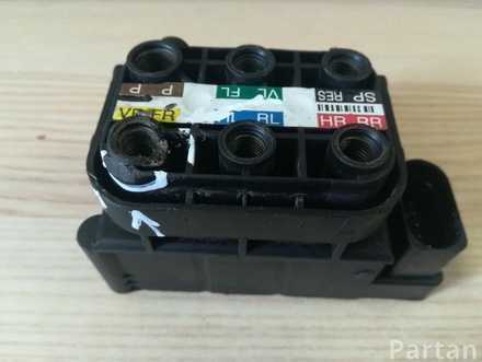 MERCEDES-BENZ A 212 320 03 58 / A2123200358 M-CLASS (W164) 2011 Control unit, air suspension