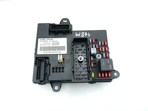 Chevrolet 15216908, 28010159 CORVETTE (C6) 2005 Boîte à fusibles