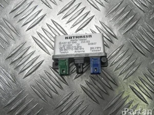 Mercedes-Benz A 221 827 00 42 / A2218270042 M-CLASS (W164) 2008 Amplificateur d'antenne