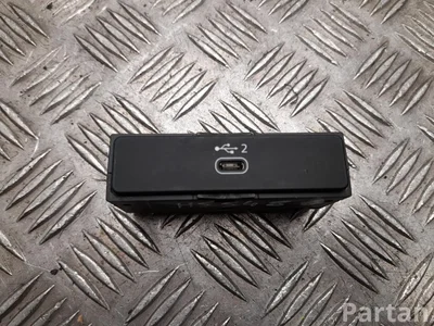 Audi 8W0 035 708 A / 8W0035708A A4 Avant (8W5, B9) 2021 Input device USB - Image 1
